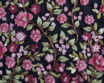 オートクチュール生地｜黒のチュールに桑色の花をビーズで手刺繍