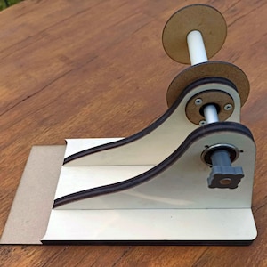 Dispenser for &quot;tara&quot; table charkha