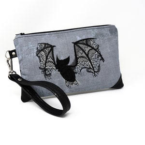 Pochette/bracelet chauve-souris en dentelle - Brodée