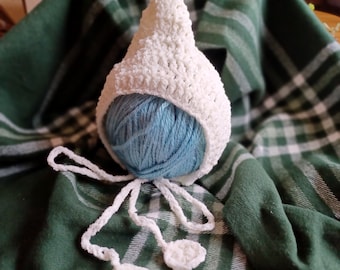 Pixie bonnet for baby