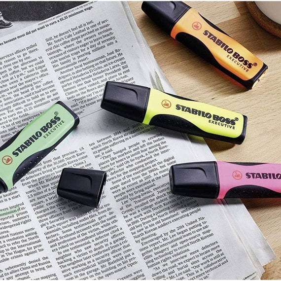 Evidenziatore / STABILO BOSS EXECUTIVE / Portafoglio Neon da 4 / Verde,  Rosa, Arancione, Giallo / Punta a scalpello da 2-5 mm / Pennarello  evidenziatore -  Italia