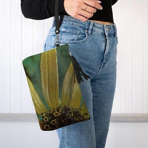 Bolsa de maquillaje con diseño floral artístico ~ Cartera canadiense de cuero vegano de lujo ecológico ~ Estampados de flores silvestres en estilo vintage ~ Fabricada en Montreal, Canadá