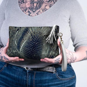 Bolsa de maquillaje con diseño floral artístico ~ Cartera canadiense de cuero vegano de lujo ecológico ~ Estampados de flores silvestres en estilo vintage ~ Fabricada en Montreal, Canadá