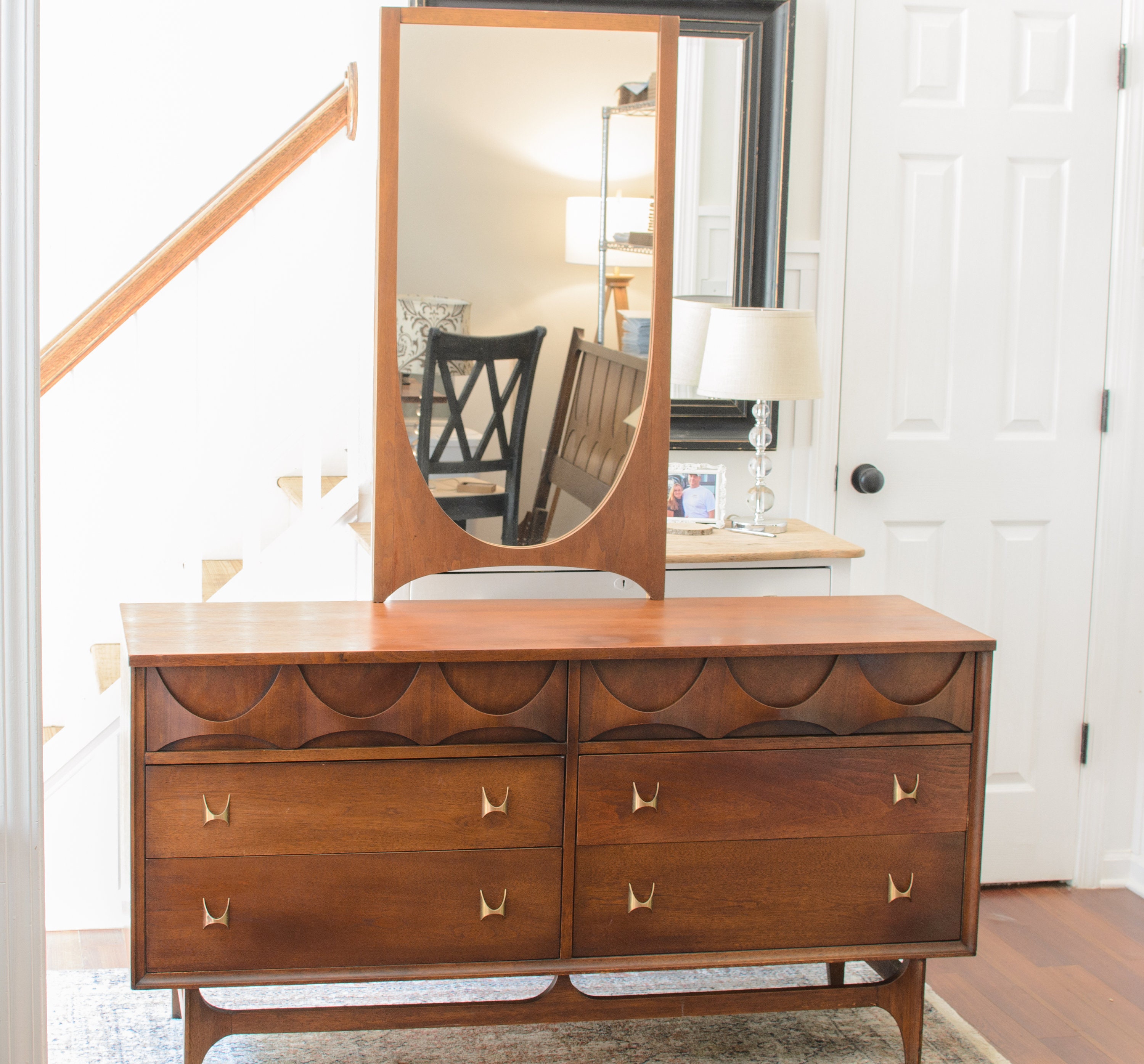 Broyhill premier 2024 dresser with mirror