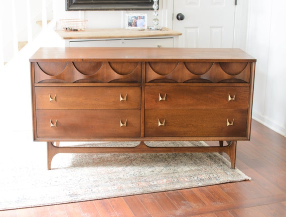 Broyhill on sale furniture dresser