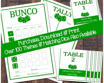 Può includere: Schede di punteggio e fogli di conteggio stampabili verdi e bianchi per il gioco del Bunco. Le schede di punteggio hanno uno spazio per un nome, un numero di gioco e una griglia per registrare i punteggi. Il foglio di conteggio ha uno spazio per le vittorie, le sconfitte, i buncos e i mini-buncos. L'immagine include anche carte da tavolo verdi e bianche con il testo "Tavolo 1" e "Tavolo 2". Il testo "Acquista, scarica e stampa" è scritto in verde su sfondo bianco. Il testo "Oltre 100 temi e dadi abbinati disponibili" è scritto in verde su sfondo bianco.
