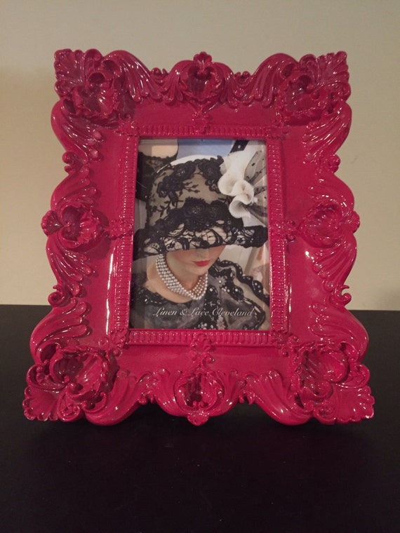 Super Cool Vintage Fuschia Ceramic Heavy Frame With A Picture Image 0