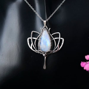 Sterling Silber 925 Lotus Anhänger mit Mondstein, Draht gewickelter Elfen Schmuck, Elfen Halskette, Silber Mondstein Anhänger, Feen Schmuck