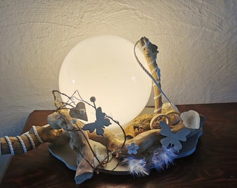 Lampe boule de verre et bois '' l envol du papillon"