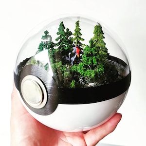GARCHOMP (SPECIAL EDITION 6.3inch) Pokeball Diorama Terrarium
