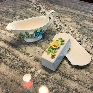 Porcelain Gravy Boat, Gravy Pour and Butter Dish with Cover, Sculpted Pink Rose Design, Fine Dinning Serving Odds & Ends Grace&#39;s Tea Ware,