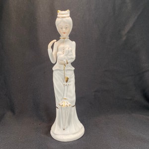 Porcelain Figurines Victorian Lady with Dog Sculpted Statue, Handcrafts, Art Ware, Sculpture, Home Décor (Ornament, Decoration, Gift)
