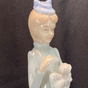 Porcelain Figurines Victorian Lady with Dog Sculpted Statue, Handcrafts, Art Ware, Sculpture, Home Décor (Ornament, Decoration, Gift)