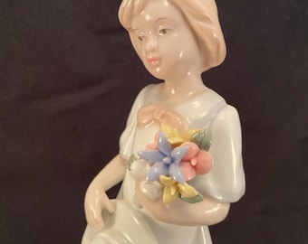 Statuetta vintage in porcellana raffigurante una ragazza con fiori