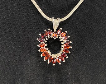 アールヌーボースタイルの大きなステートメントピース、アンティーク調