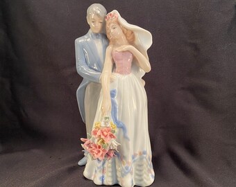 Porcelain Figurine, Man and Woman Wedding Cake Topper Porcelain Figurine Statue, Vintage Figurines, Fine Delicate Sculpture