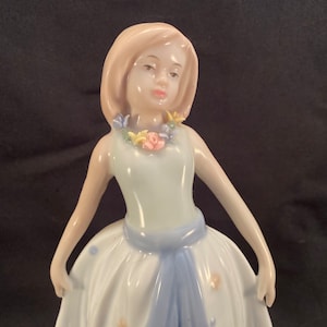 Porcelain Girl Figurine, Vintage Collectable Statues, 1980&#39;s Fine Sculptures of Girl with Pretty Dress, Young Woman Figurine