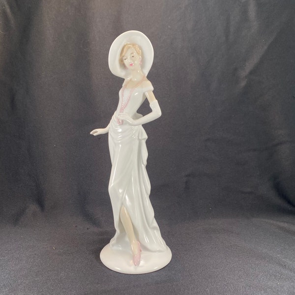 Porcelain Figurines Lady in Elegant Gown & Hat Sculpted Statue, Handcrafts, Art Ware, Sculpture, Home Décor (Ornament, Decoration, Gift)