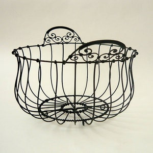 Metal  iron wire bowl basket, ornamental cottage rustic Art Nouveau bowl, wire bowl, fruit bowl, kitchen bowl,