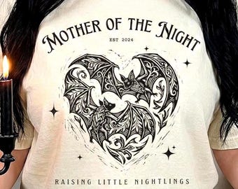 Gothic vleermuishart T-shirt voor moeders: Moeder van de nacht die kleine nachtwezens opvoedt
