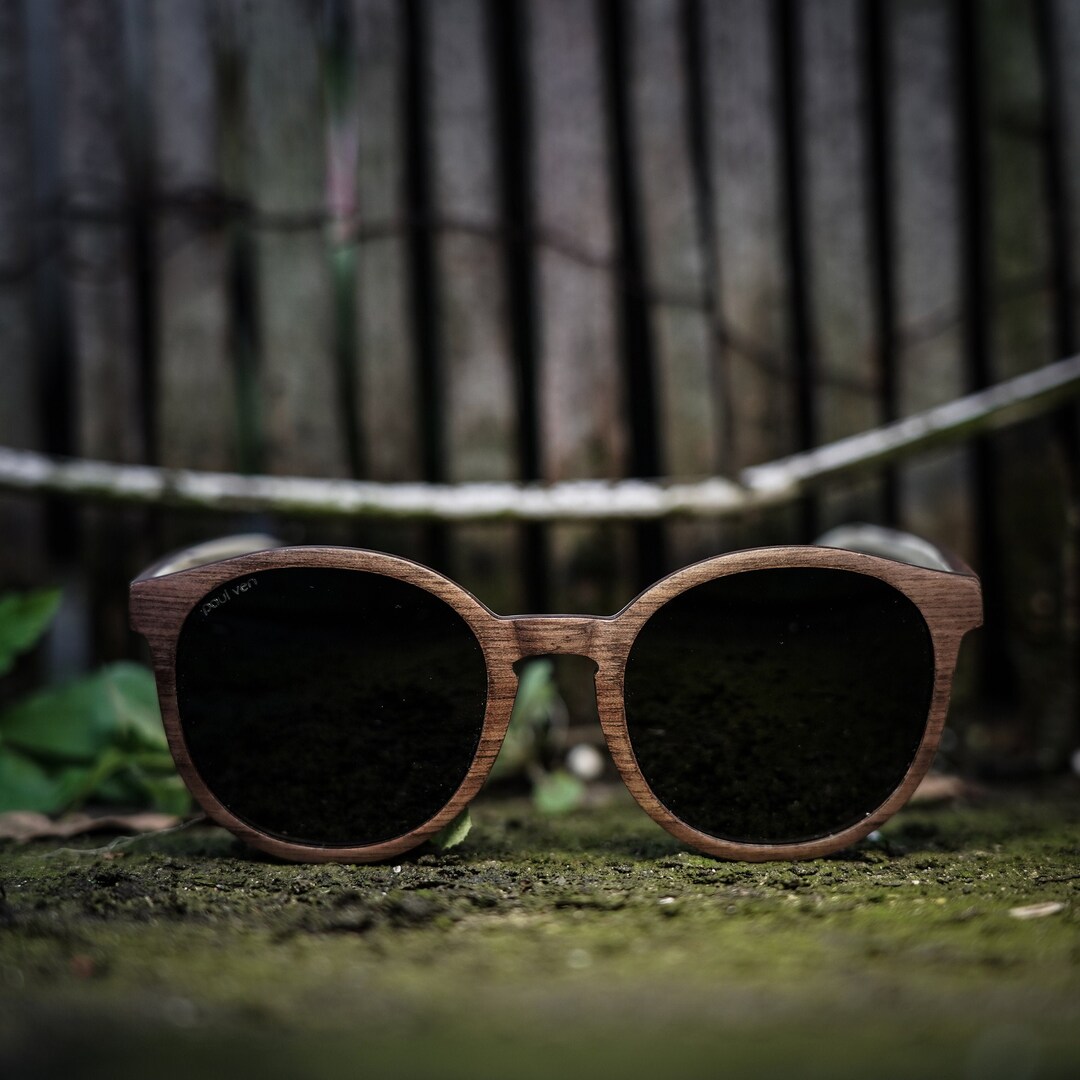 The Metal ROUND WALNUT Wood Sunglasses