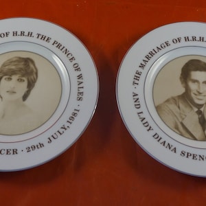 Zwei Teller Set zum Gedenken an die Hochzeit von Prinz Charles und Lady Diana