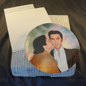 Elvis et Gladys Plate 5 dElvis Presley regardant la plaque Legend Delphi image 2