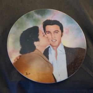 Elvis et Gladys Plate 5 dElvis Presley regardant la plaque Legend Delphi image 1