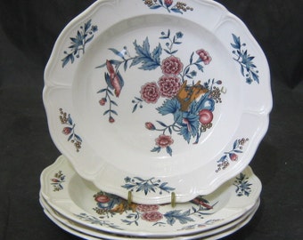 Lot de 4 soupes Wedgwood avec rebord fin dans le modèle de pot-pourri Williamsburg