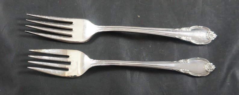 25 Pieces of Rogers 1847 REMEMBERANCE Silver Plate Flatware
