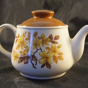 Sadler teapot With Brown Tones