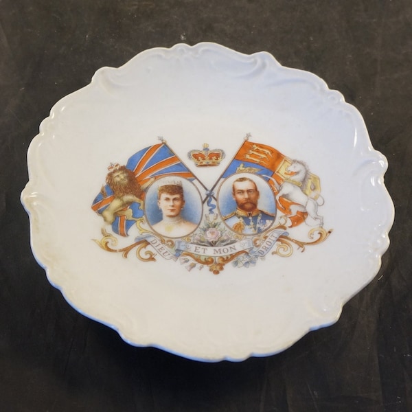 Plate to Commemorate the King and Queen  George V and Queen Mary