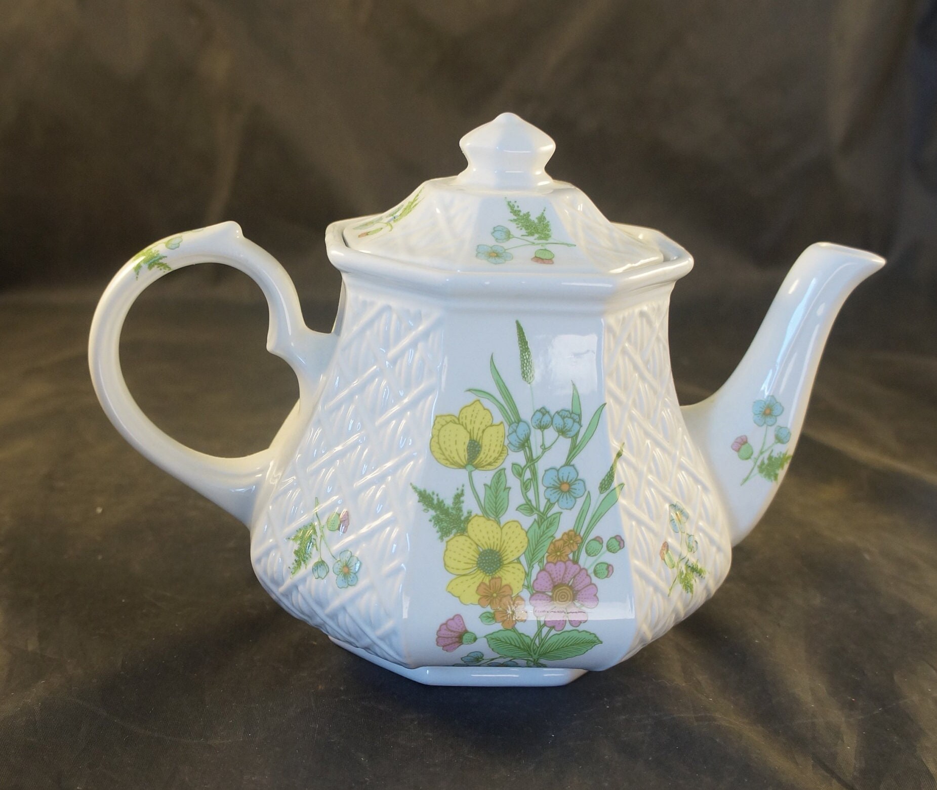 Sadler Teapot Spring Flowers