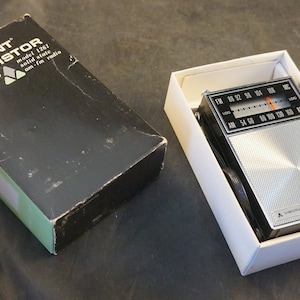 Viscount 9 Transistor AM / FM RADIO with Factory Box Model 1261