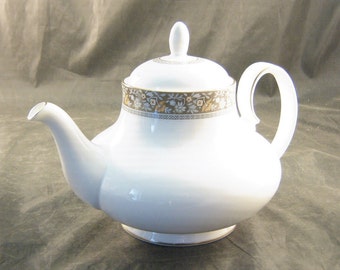 Royal Doulton Fine Bone China Teapot Maplewood Pattern