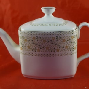 Royal Doulton Fine Bone China Teapot Paisley Pattern