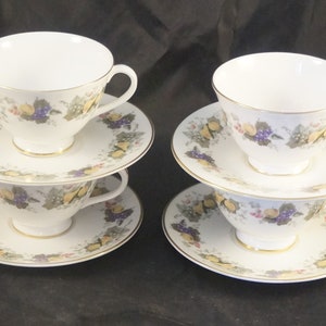 Lot of Four Fine Bone China Cups and Saucers from Royal Doulton in the Ravenna Pattern