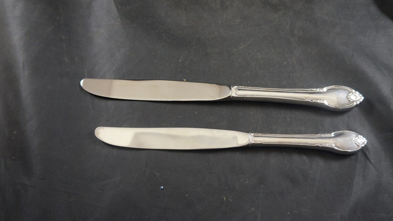 25 Pieces of Rogers 1847 REMEMBERANCE Silver Plate Flatware