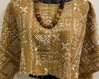 Dames king-shrug met tribal ketting, Africam Warrior-poncho. Mudcloth-sjaal, mosterdmodder, Afrikaanse mudcloth-poncho