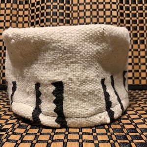Kufi de tela de barro blanca, Kufi de tela de barro, Sombrero de tela de barro, Corona de tela de barro, Kufi, Sombrero africano, Ala estrecha, Sombrero africano para hombre