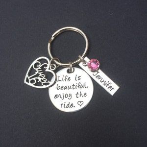 Gepersonaliseerde sleutelhanger voor je 16e verjaardag - Sleutelhanger voor je 16e verjaardag - Cadeau voor je 16e verjaardag - Het leven is mooi, geniet van de rit afbeelding 1