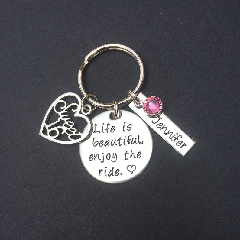 Gepersonaliseerde sleutelhanger voor je 16e verjaardag - Sleutelhanger voor je 16e verjaardag - Cadeau voor je 16e verjaardag - Het leven is mooi, geniet van de rit afbeelding 1
