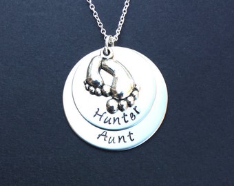 Personalized Aunt Necklace - Aunt Gift - Hand stamped Aunt necklace - Feet Necklace - Hunter Aunt necklace - Mom necklace - Gift for Mom