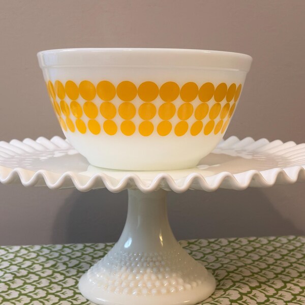 Vintage Pyrex Yellow Polka Dot Mixing Bowl #402 / 1.5 Quart