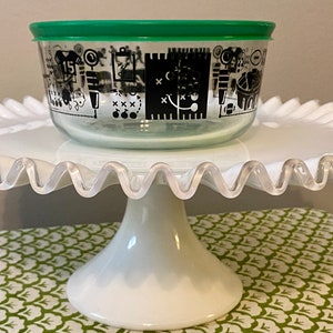 Pyrex FOOTBALL FANATIC 4 Cup Decorated Storage Bowl / Stadium Field Goalposts Helmets Jersey