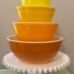 Vintage Pyrex Citrus Daisy Complete Mixing Bowl Set - 401, 402, 403, 404