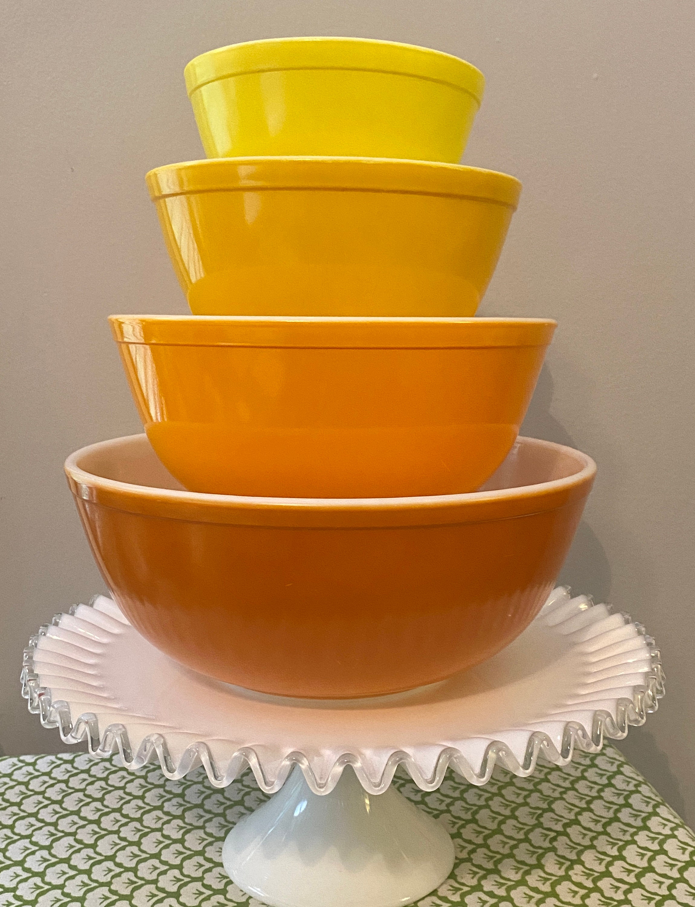 Vintage Pyrex Citrus Daisy Complete Mixing Bowl Set - 401, 402