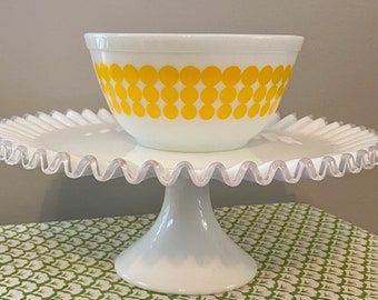 Vintage Pyrex Yellow Polka Dot Mixing Bowl #402 / 1.5 Quart