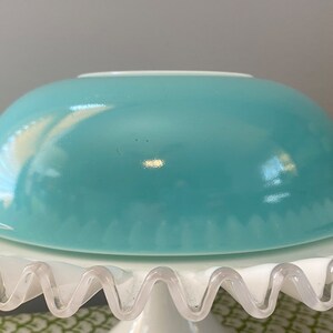 Pyrex Turquoise Round Cinderella Casserole 024 with Knob Lid 624 / 2 Quart image 2