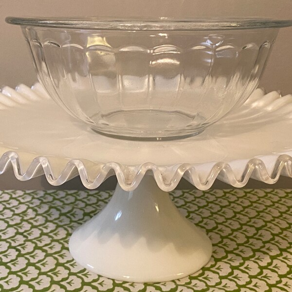 1 - Vintage Pyrex Clear Glass Ribbed/Sculpted Mixing Bowl #323 / 1.5 L